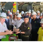 砂拉越首席部长参观全球首家大型草类生物质颗粒生产和出口企业